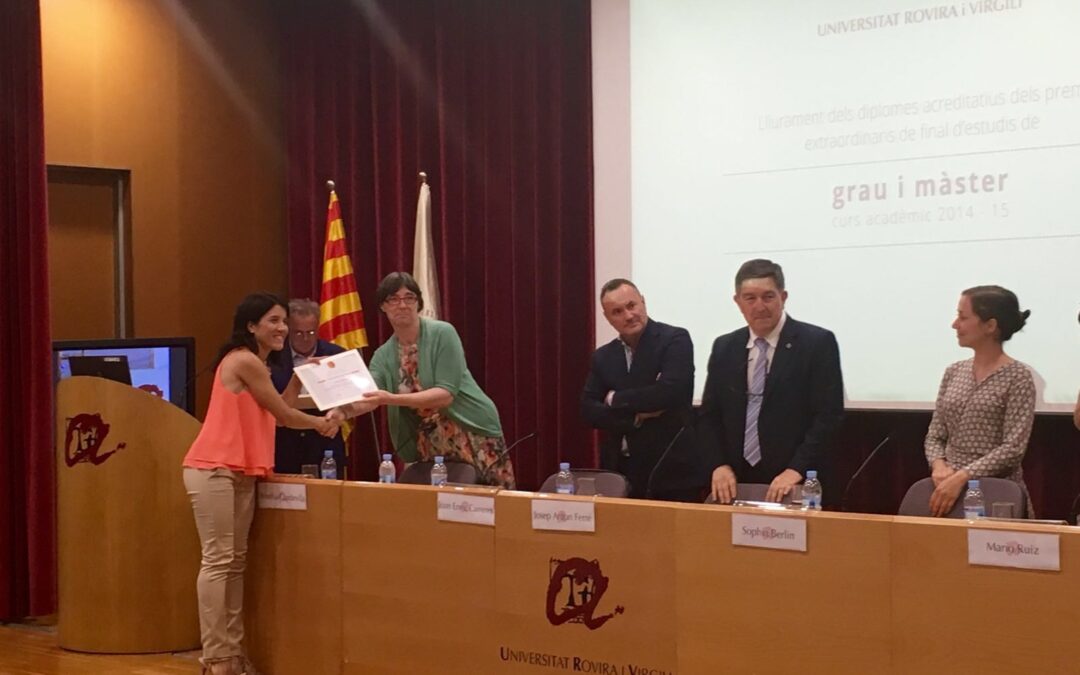 Gemma Caballé recibe el Premio Extraordinario de Final de Estudios de la URV