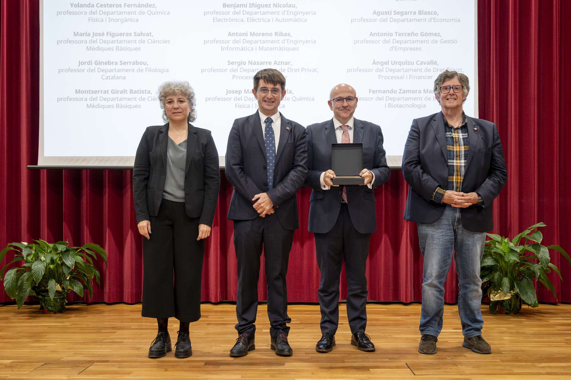 Dr. Sergio Nasarre receives the distinction of Distinguished Professor of the URV