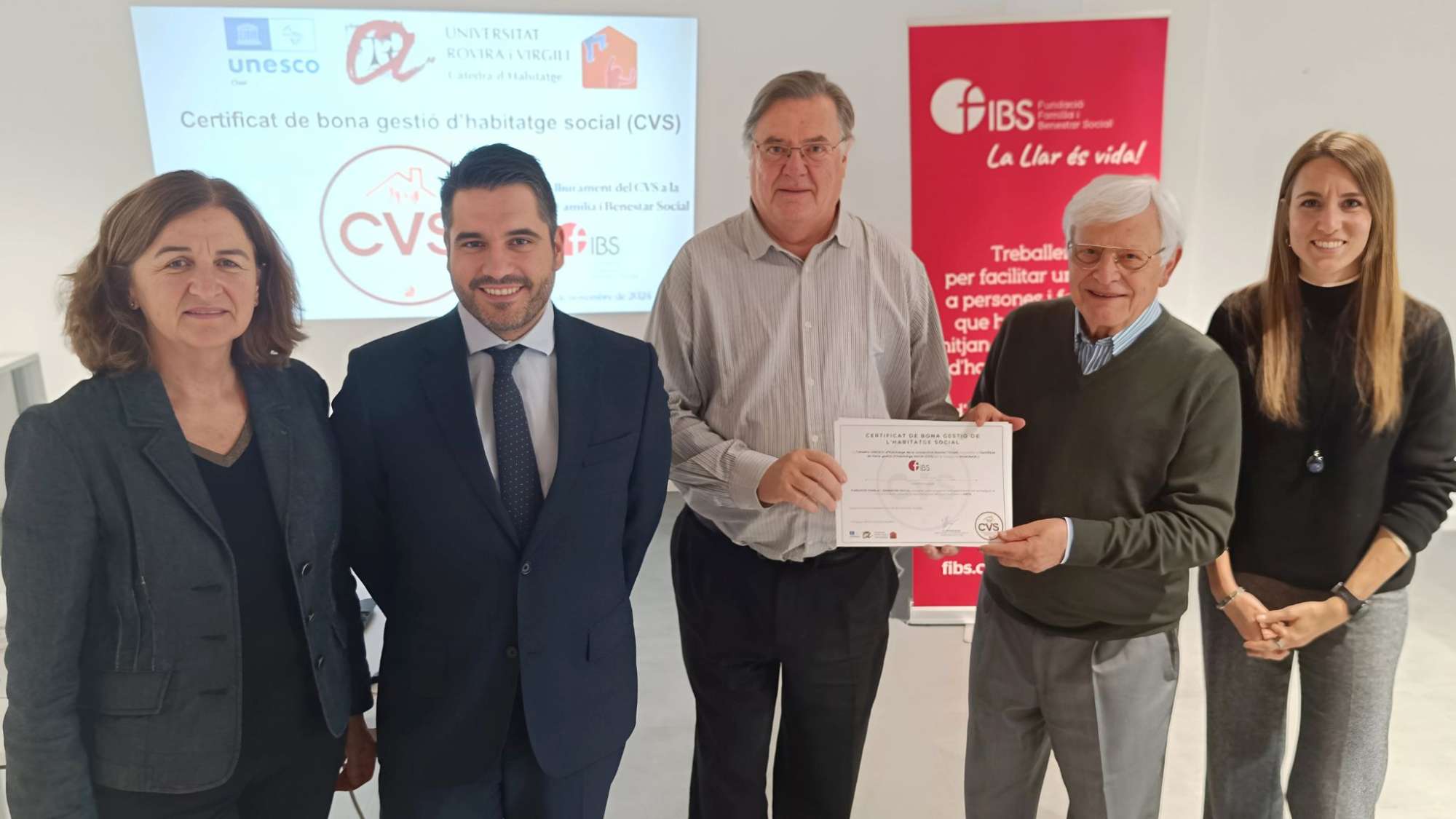 The Family and Social Welfare Foundation receives the Certificate of Good Management of Social Housing awarded by the UNESCO Housing Chair at the URV